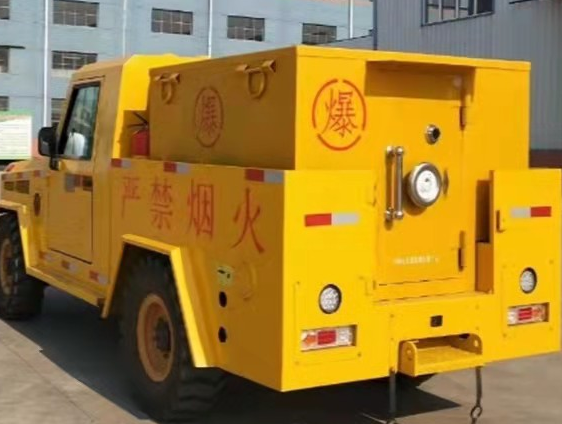 安吉凯龙爆破器材运输车：保障爆破任务的安全运行