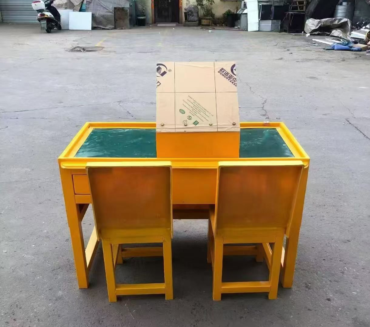 安吉防静电导通桌井下煤矿火工品发放桌：危险品流转的安全守护者